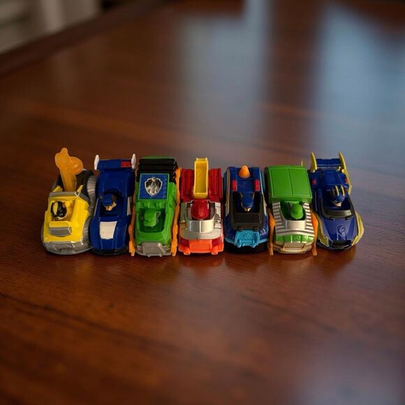 24 Piece Paw Patrol DieCast Vehicles & Action Figure Set Lot - Picture 6 of 9
